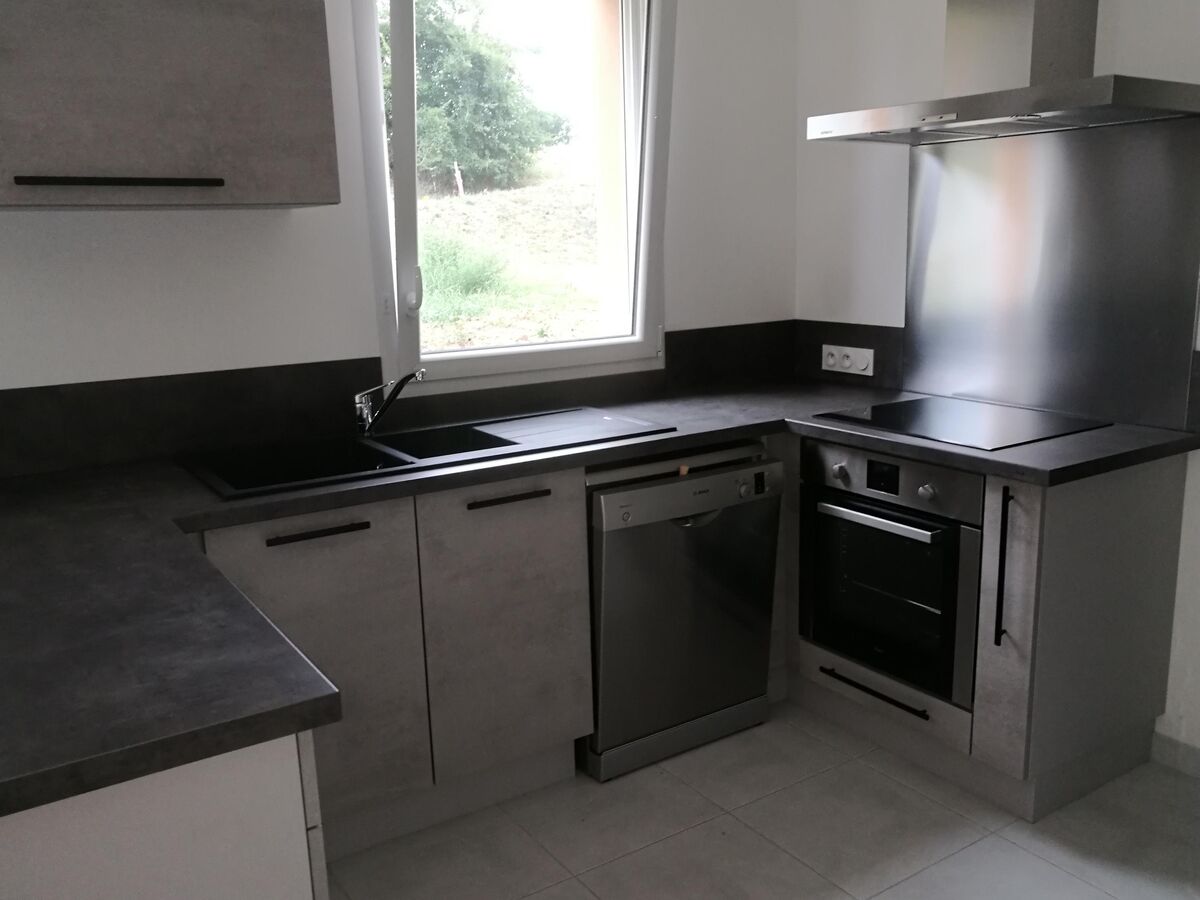 Cuisine équipée sur mesure label béton clair