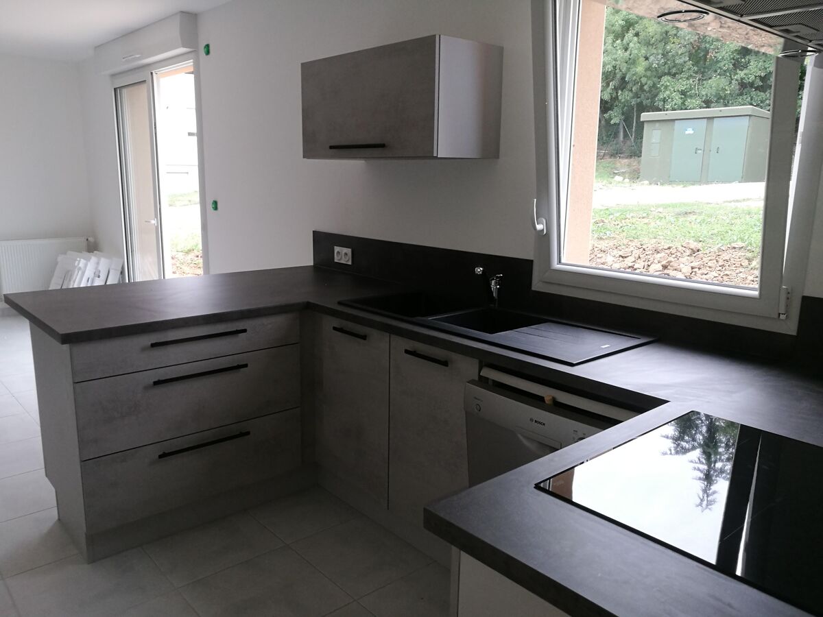 Rénovation cuisine sur mesure label béton clair