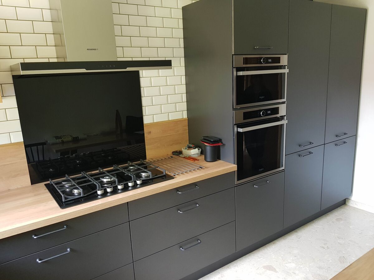 Rénovation cuisine équipée sur mesure Label Métal Brossé et Trend Chêne Honey