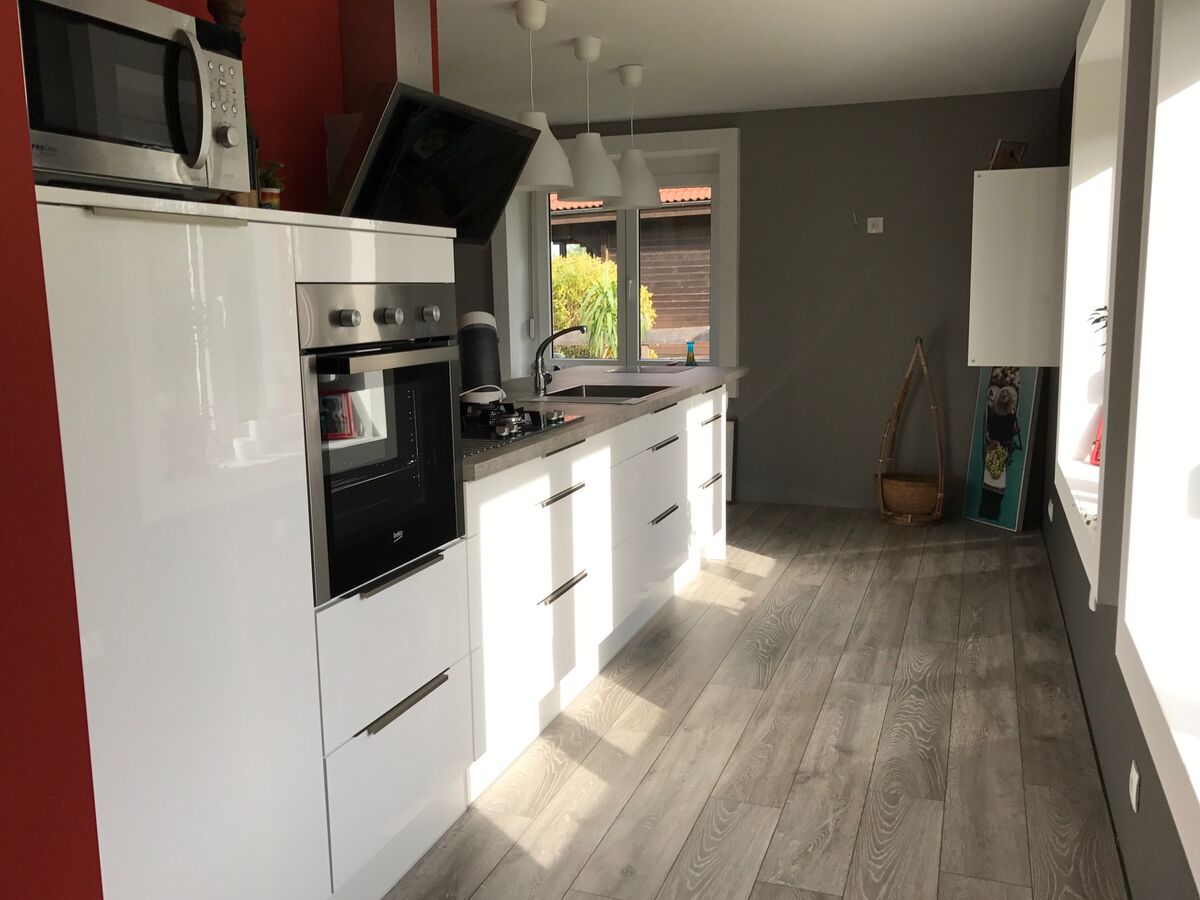 Rénovation cuisine sur mesure Petilla Blanc brillant