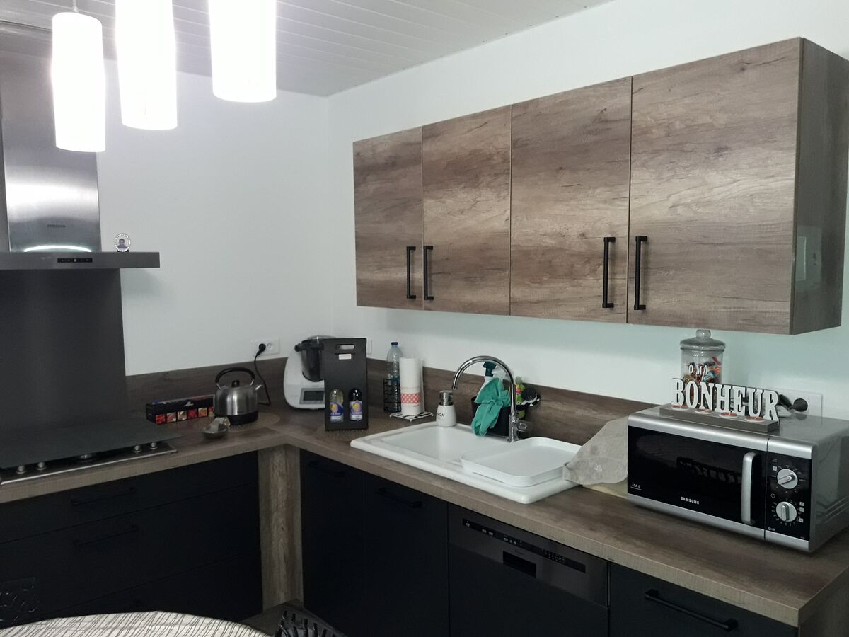 Rénovation cuisine équipée sur mesure Vega Winoka et Vista Métal Brossé