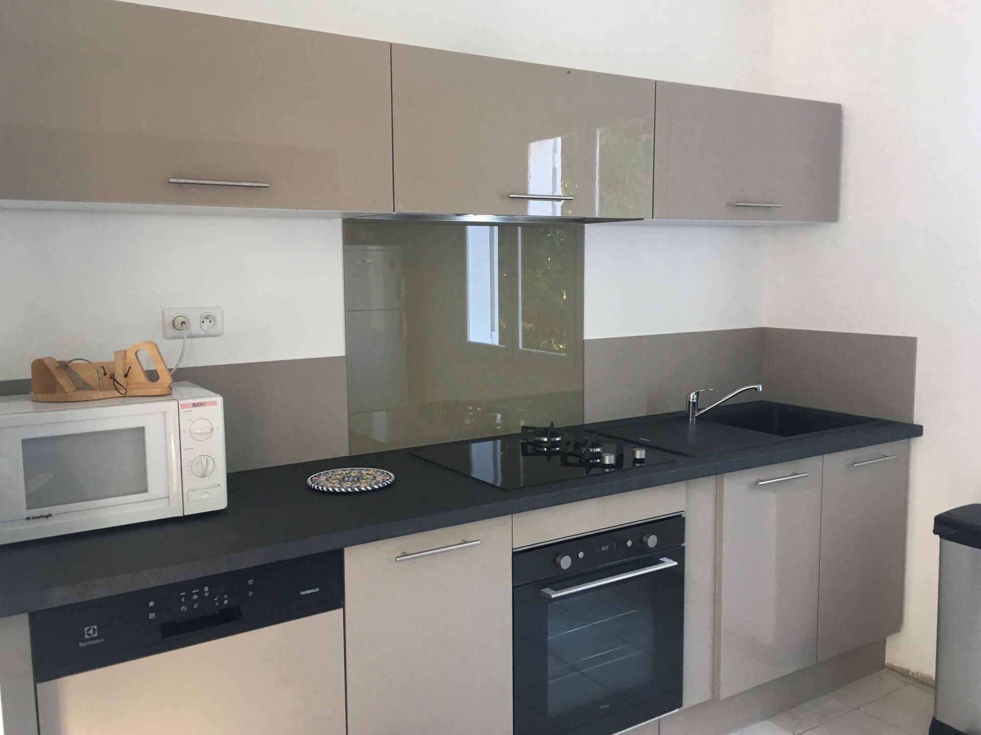 Cuisine équipée sur mesure Petilla Grege Majestic Brillant