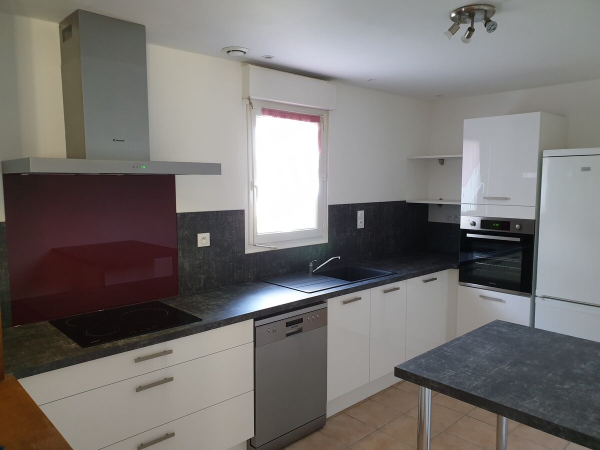 Rénovation cuisine équipée sur mesure Petilla Blanc Brillant