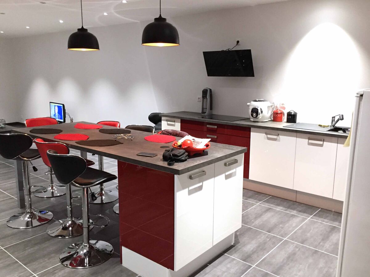 Cuisine avant-après sur mesure Light Blanc brillant et Light + Rouge Majestic Brillant