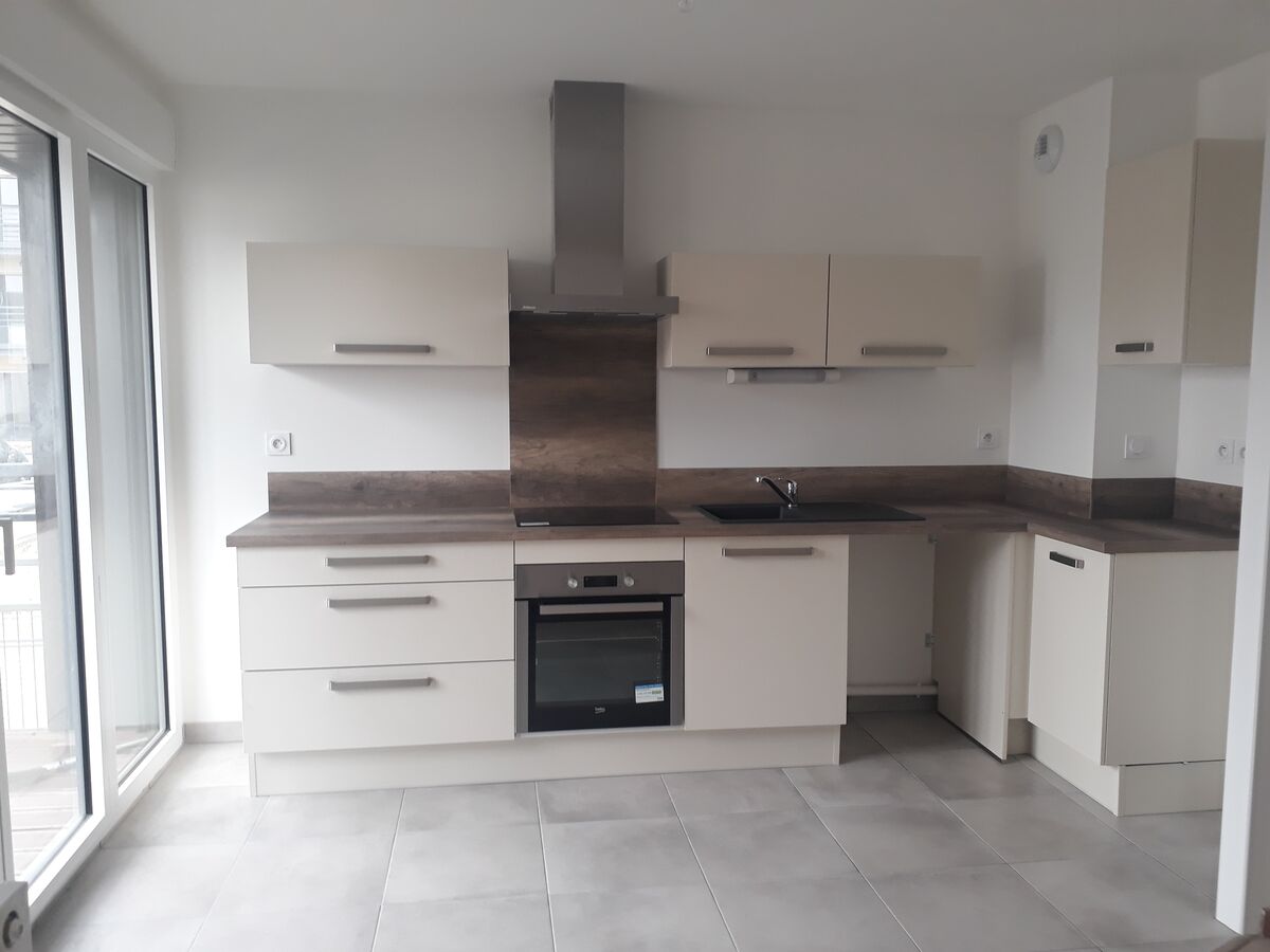 Cuisine équipée sur mesure Vega Prem's Pannacotta Majestic Brillant