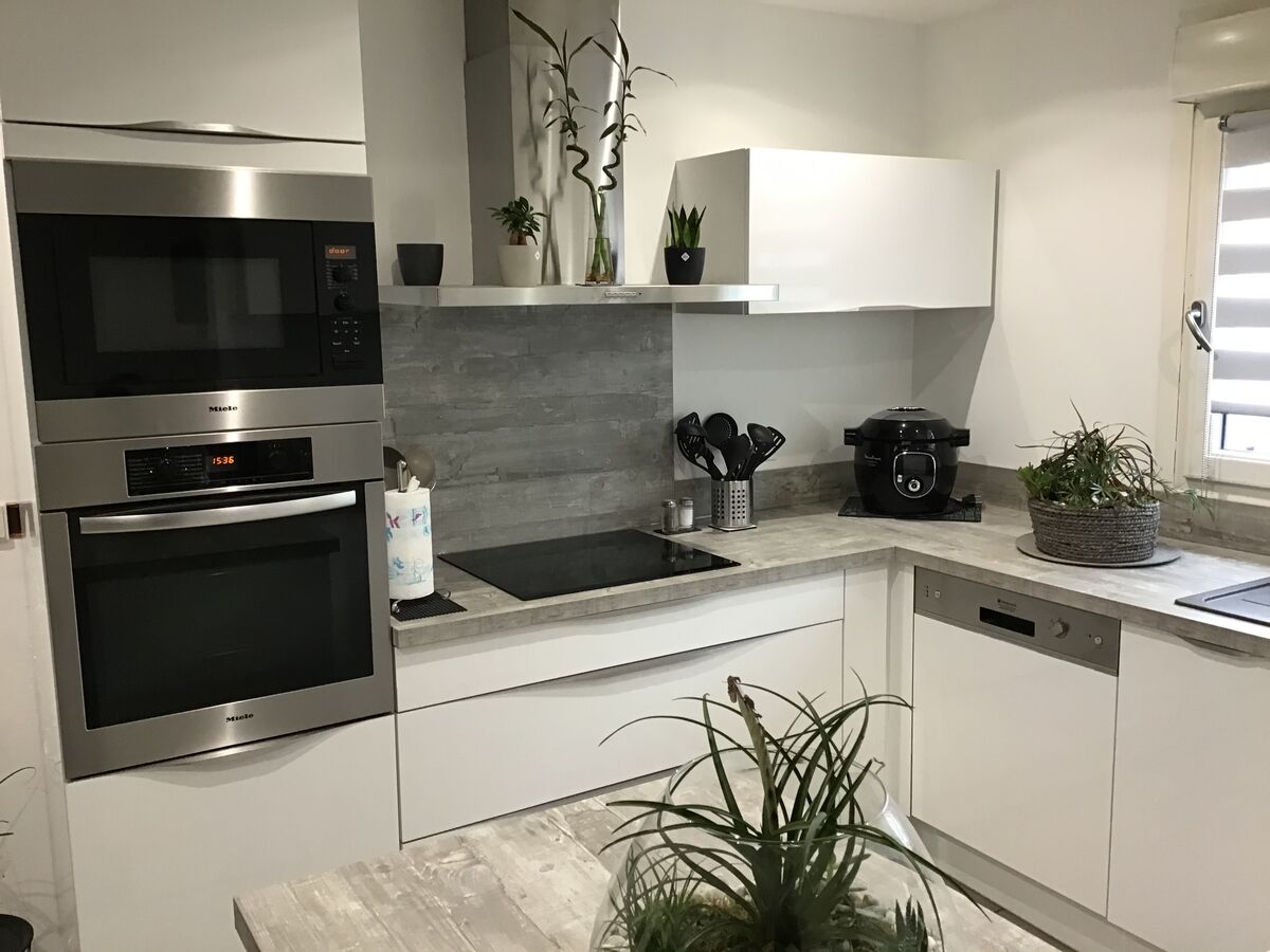 Rénovation cuisine équipée sur mesure Petilla Blanc Brillant