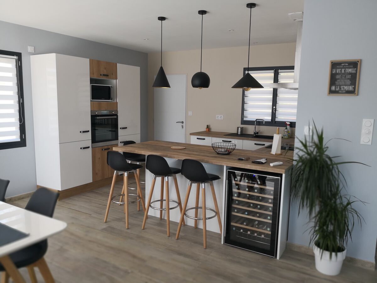 Rénovation cuisine équipée sur mesure Petilla Blanc Brillant