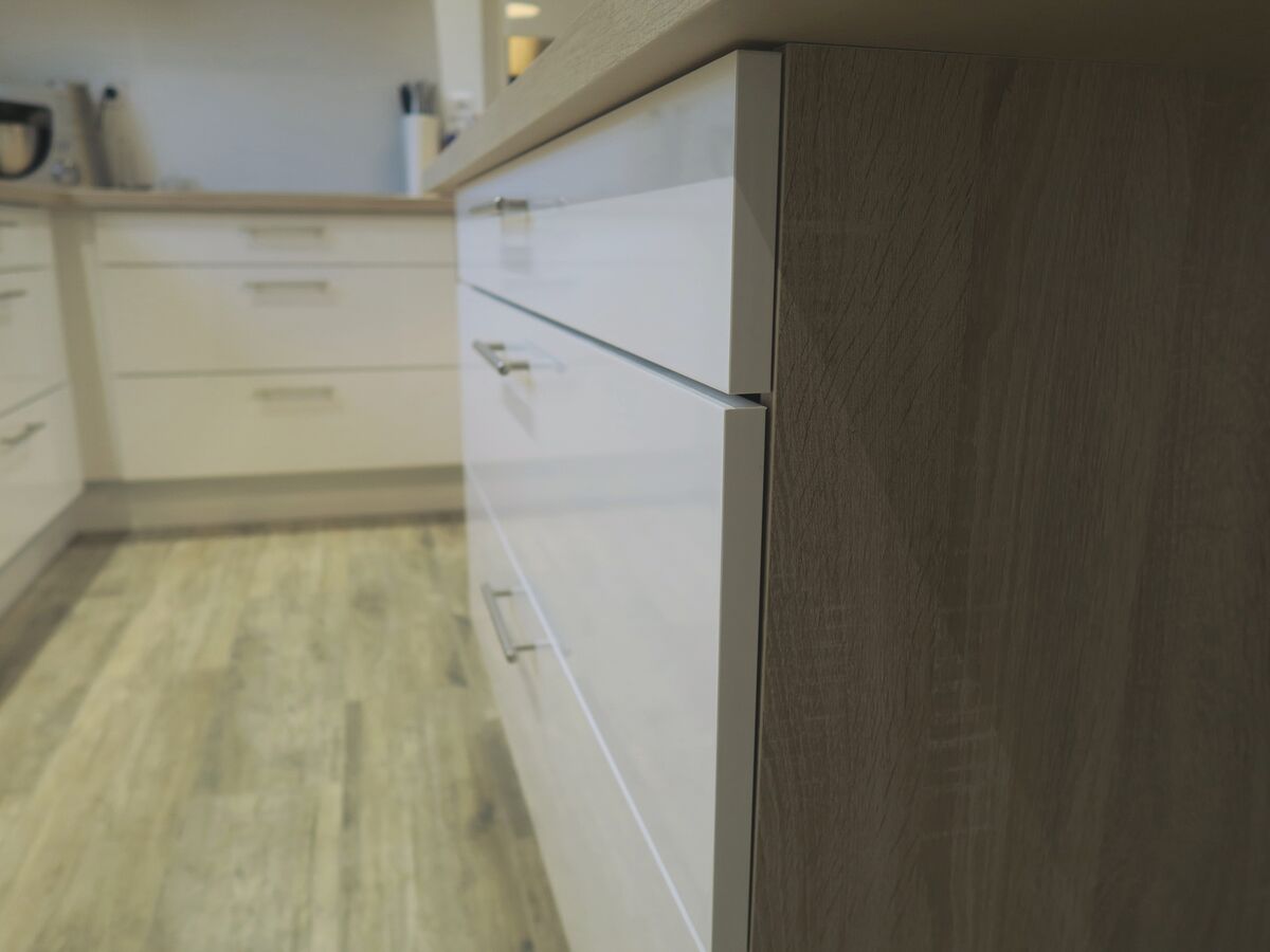 Cuisine avant-après sur mesure Petilla Blanc Brillant