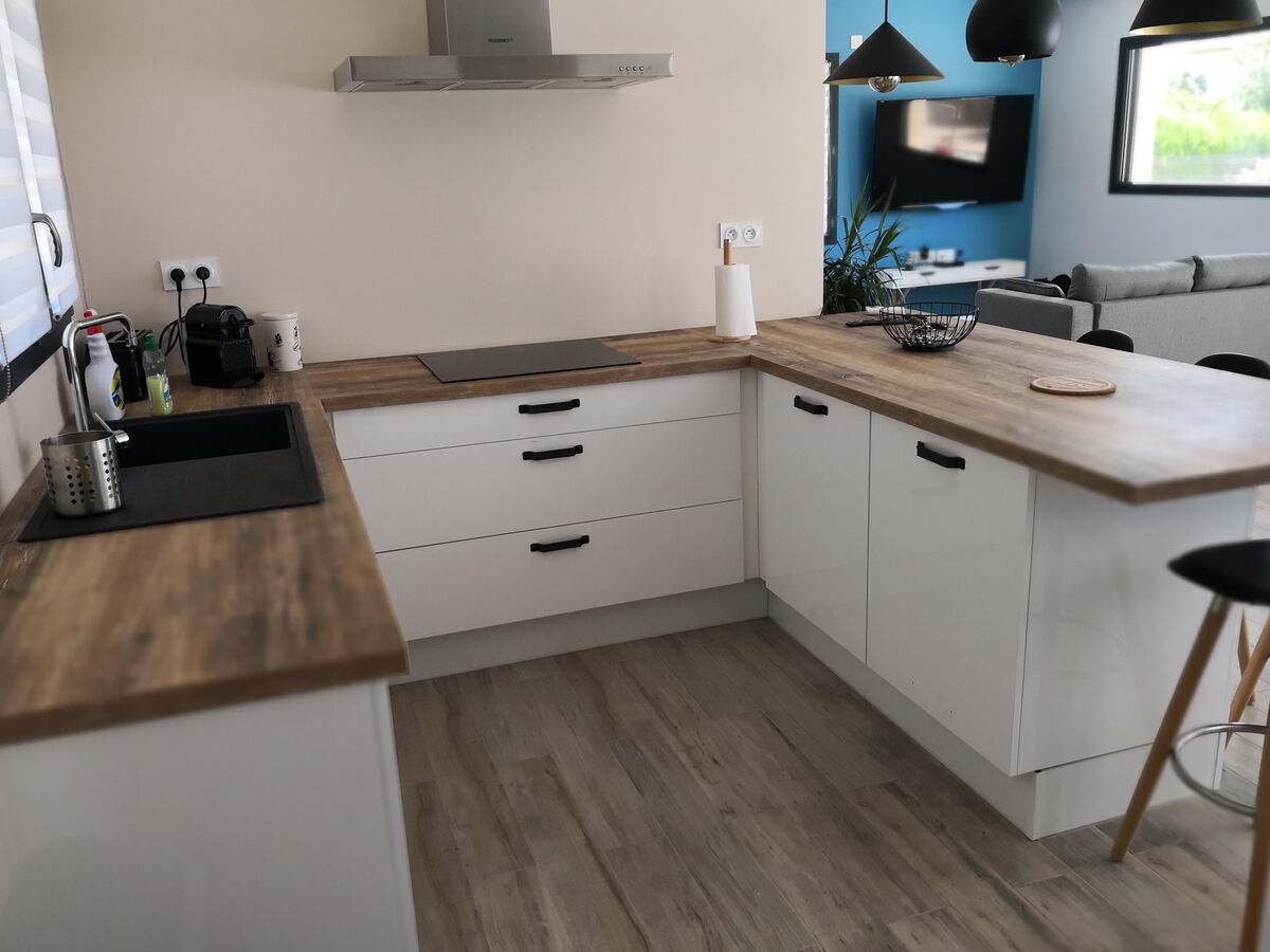 Cuisine avant-après sur mesure Petilla Blanc Brillant