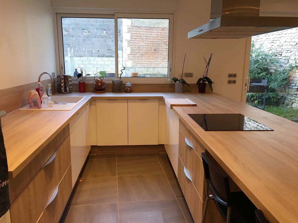 Rénovation cuisine sur mesure Petilla Blanc brillant