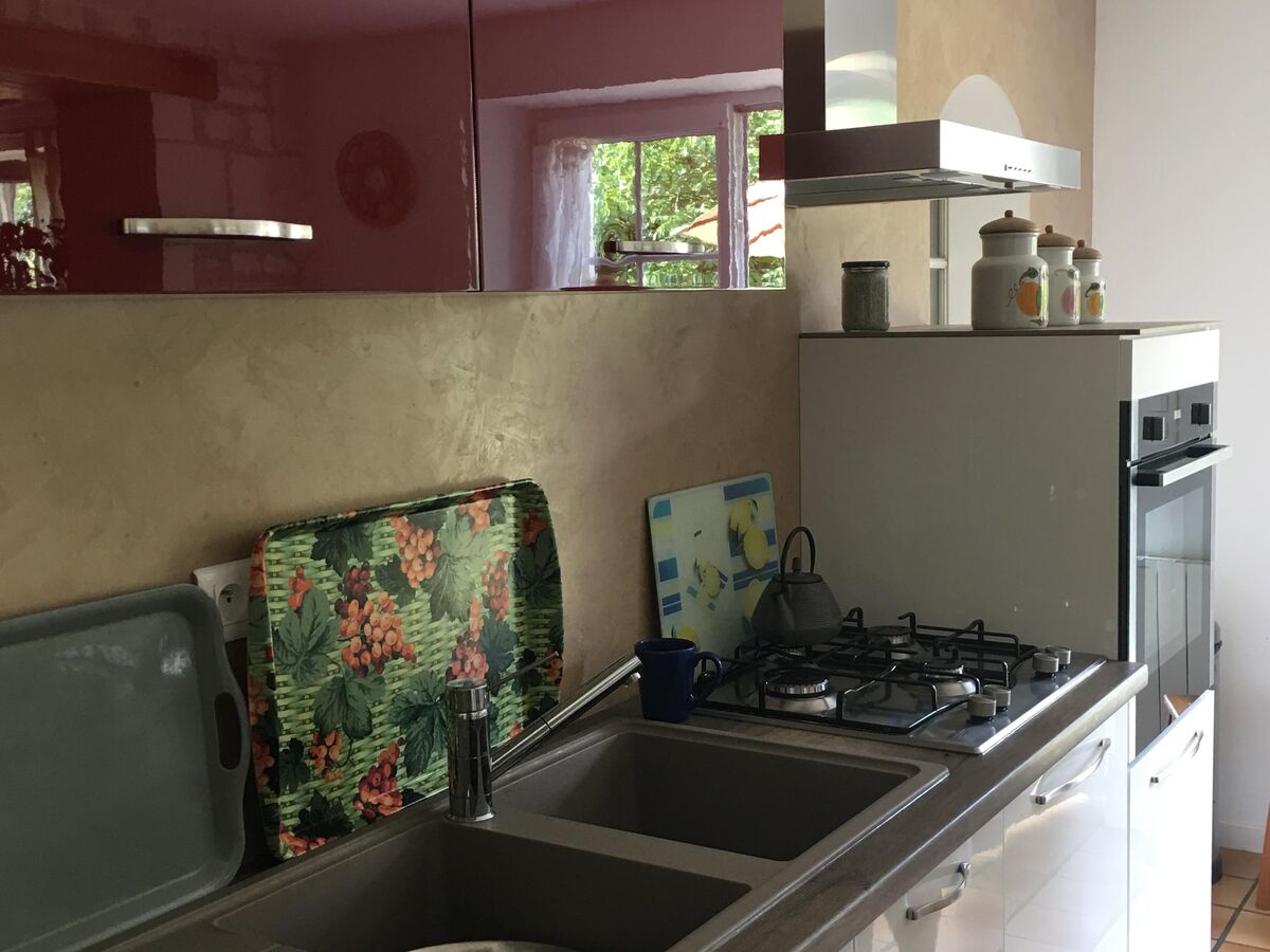 Rénovation cuisine équipée sur mesure Petilla Blanc Brillant et Light Rouge Majestic Brillant