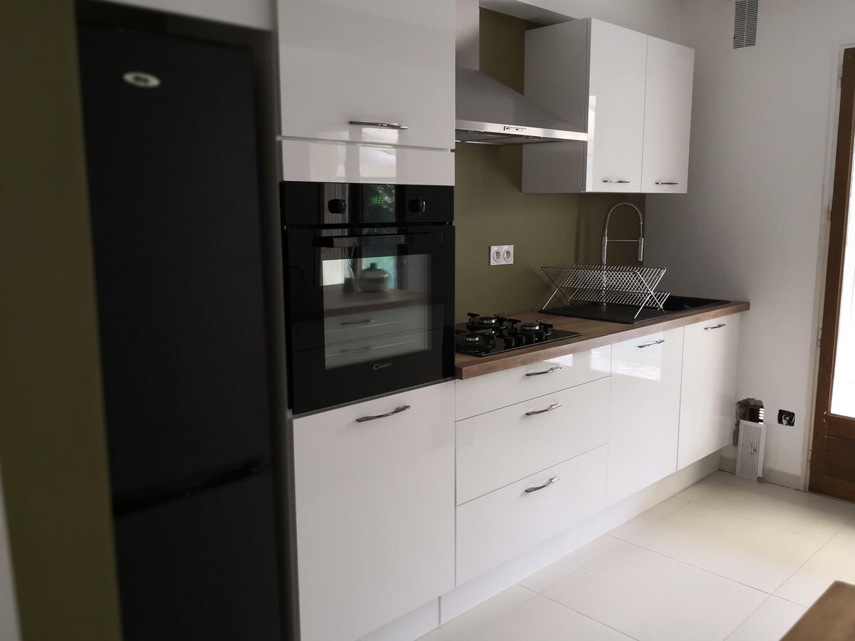 Cuisine avant-après sur mesure Petilla Blanc Brillant