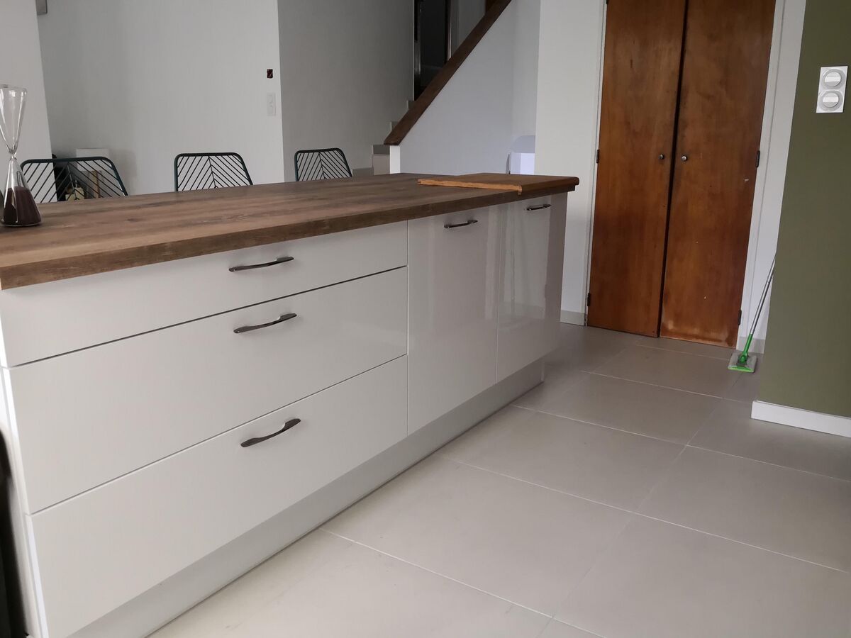 Cuisine avant-après sur mesure Petilla Blanc Brillant