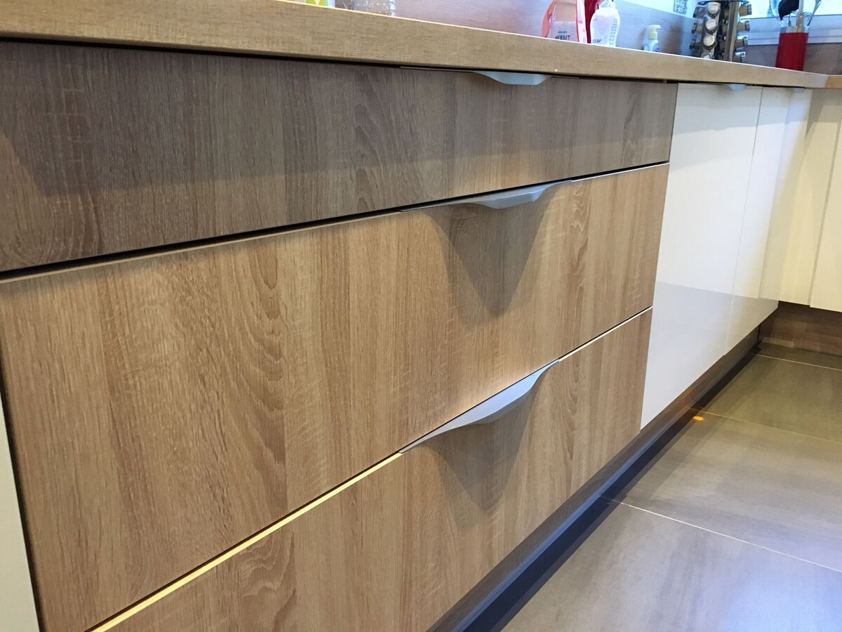 Cuisine avant-après sur mesure Petilla Blanc brillant