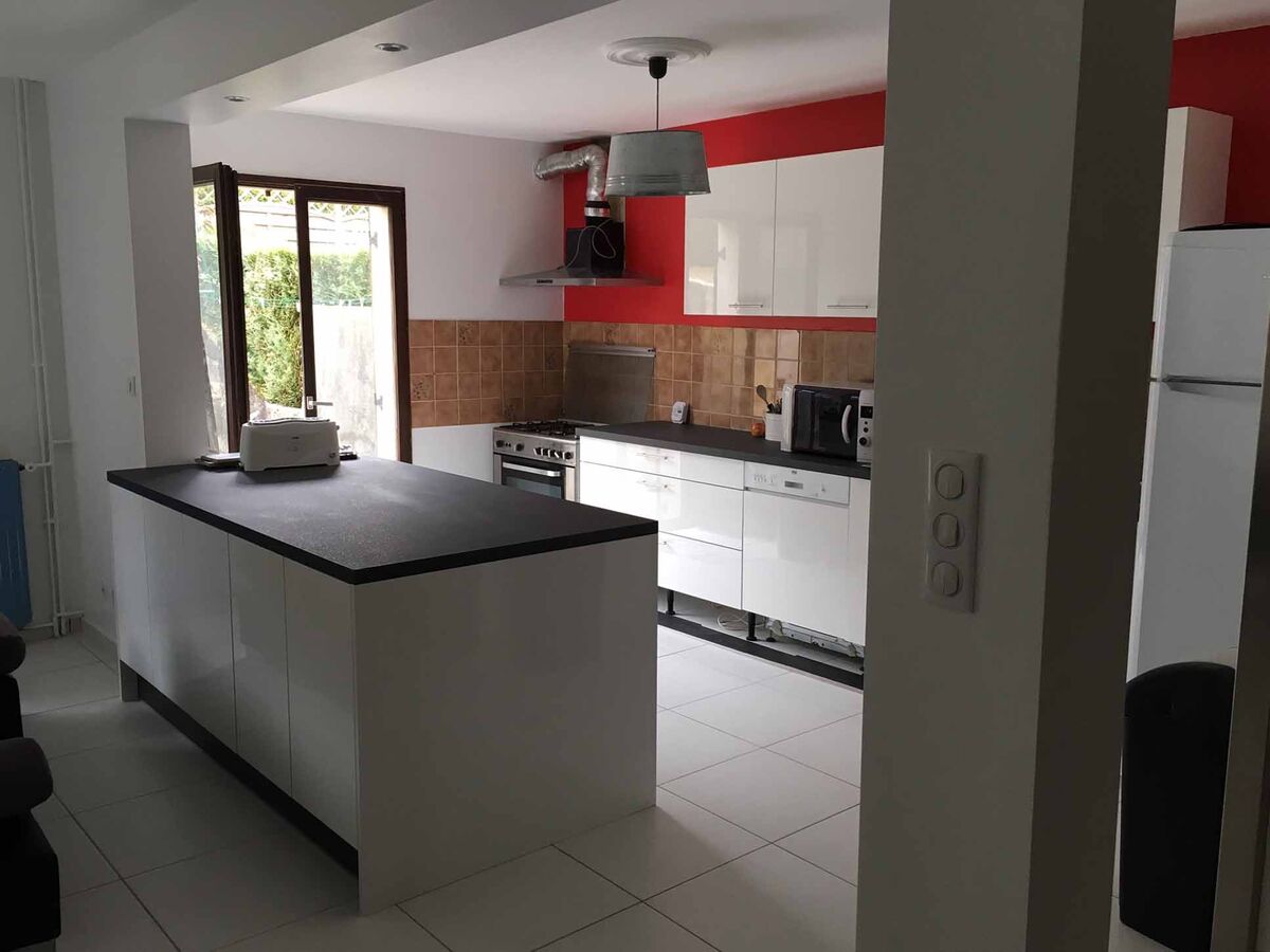 Rénovation cuisine sur mesure Petilla Blanc brillant