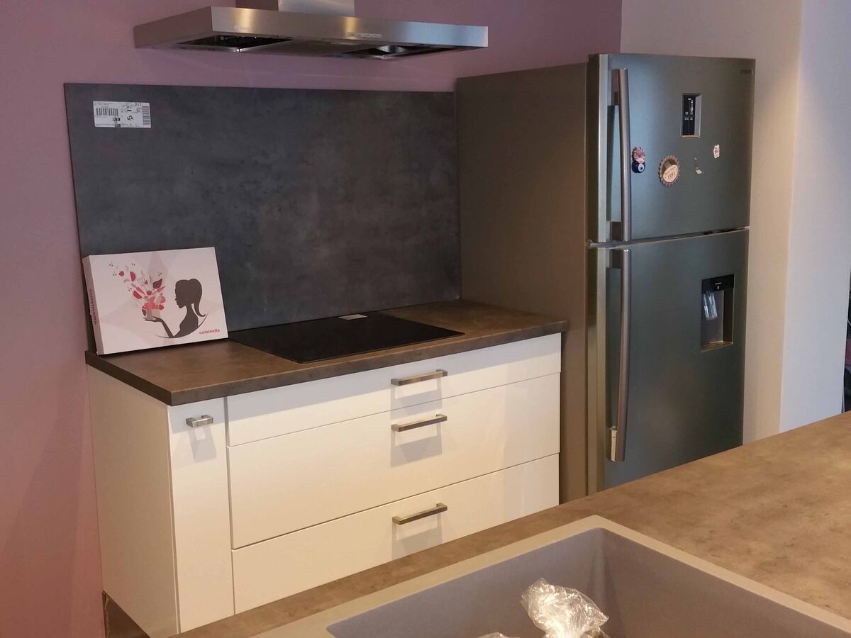 Rénovation cuisine sur mesure Petilla Blanc brillant