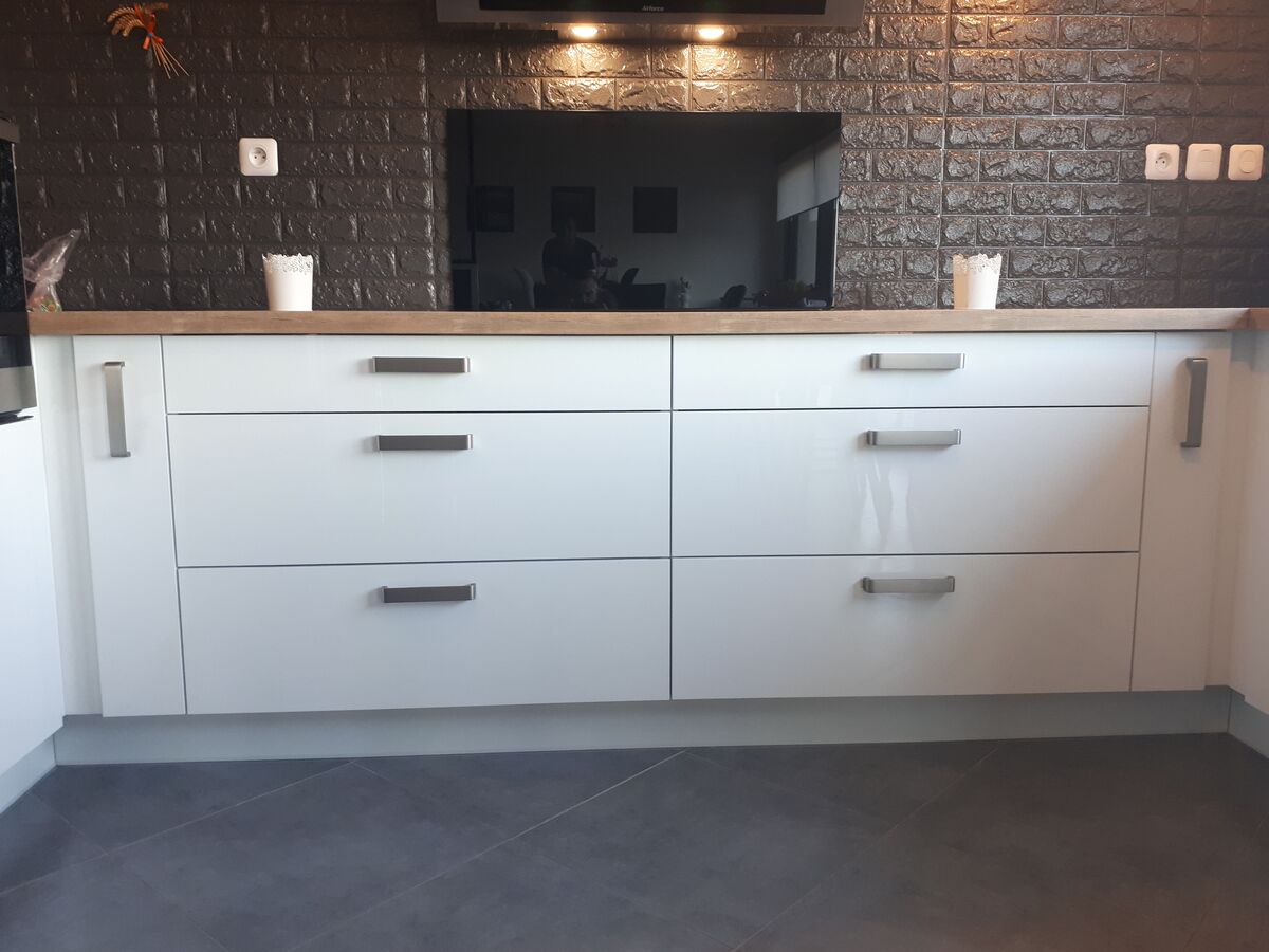 Cuisine avant-après sur mesure Pétilla Blanc Brillant