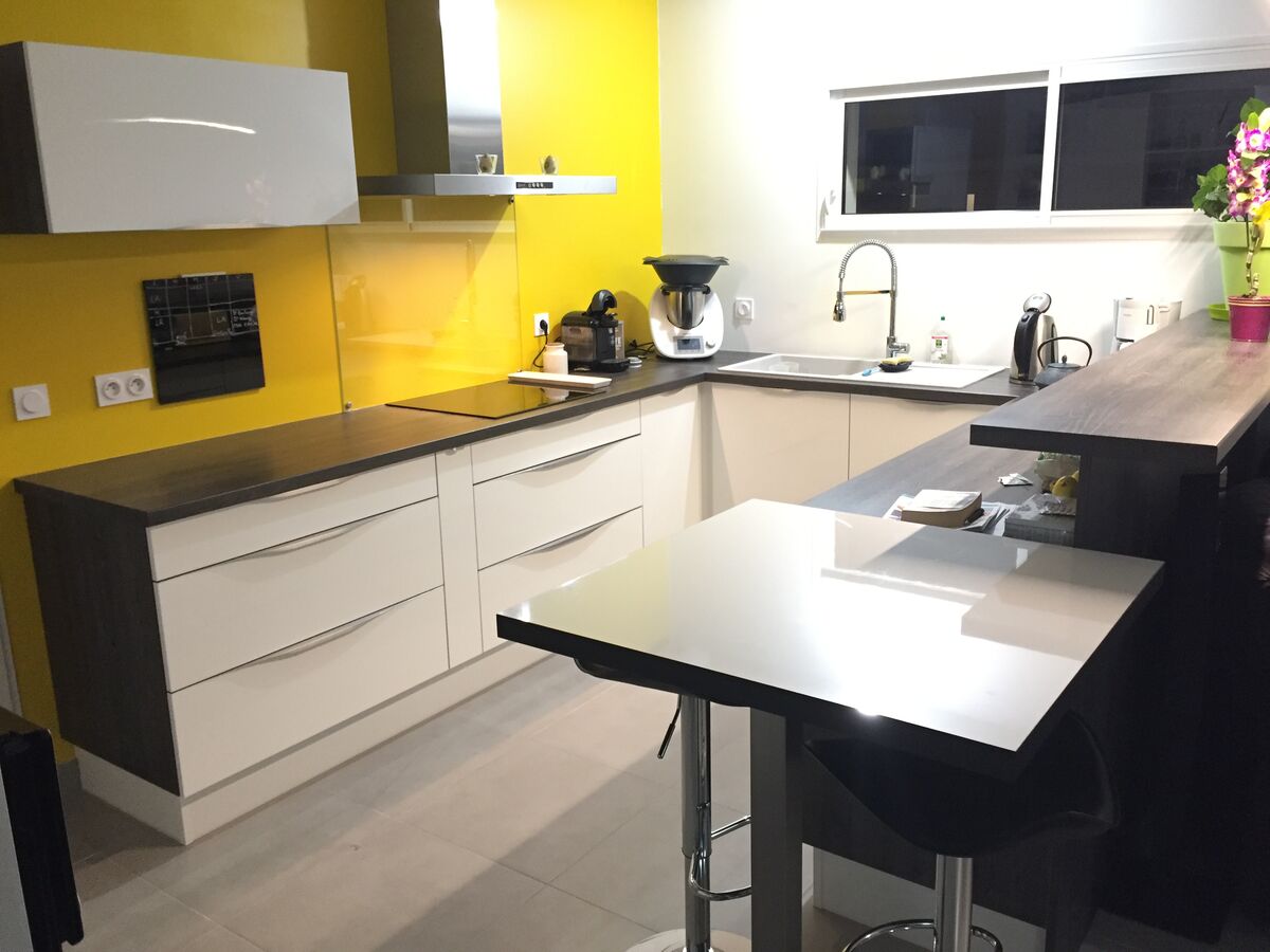 Rénovation cuisine sur mesure Trend + Soft oak et Petilla Blanc brillant