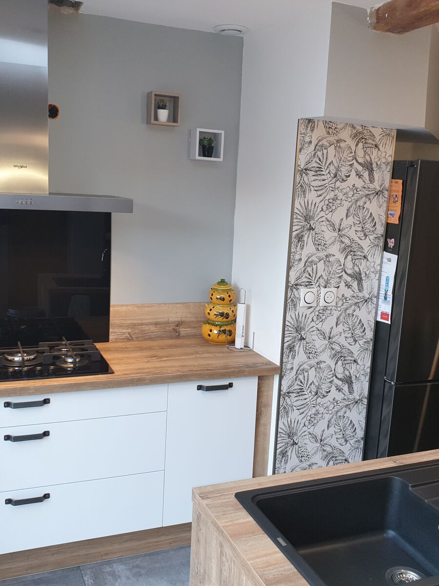 Cuisine équipée sur mesure VISTA Métal Brossé & PETILLA Blanc Brillant