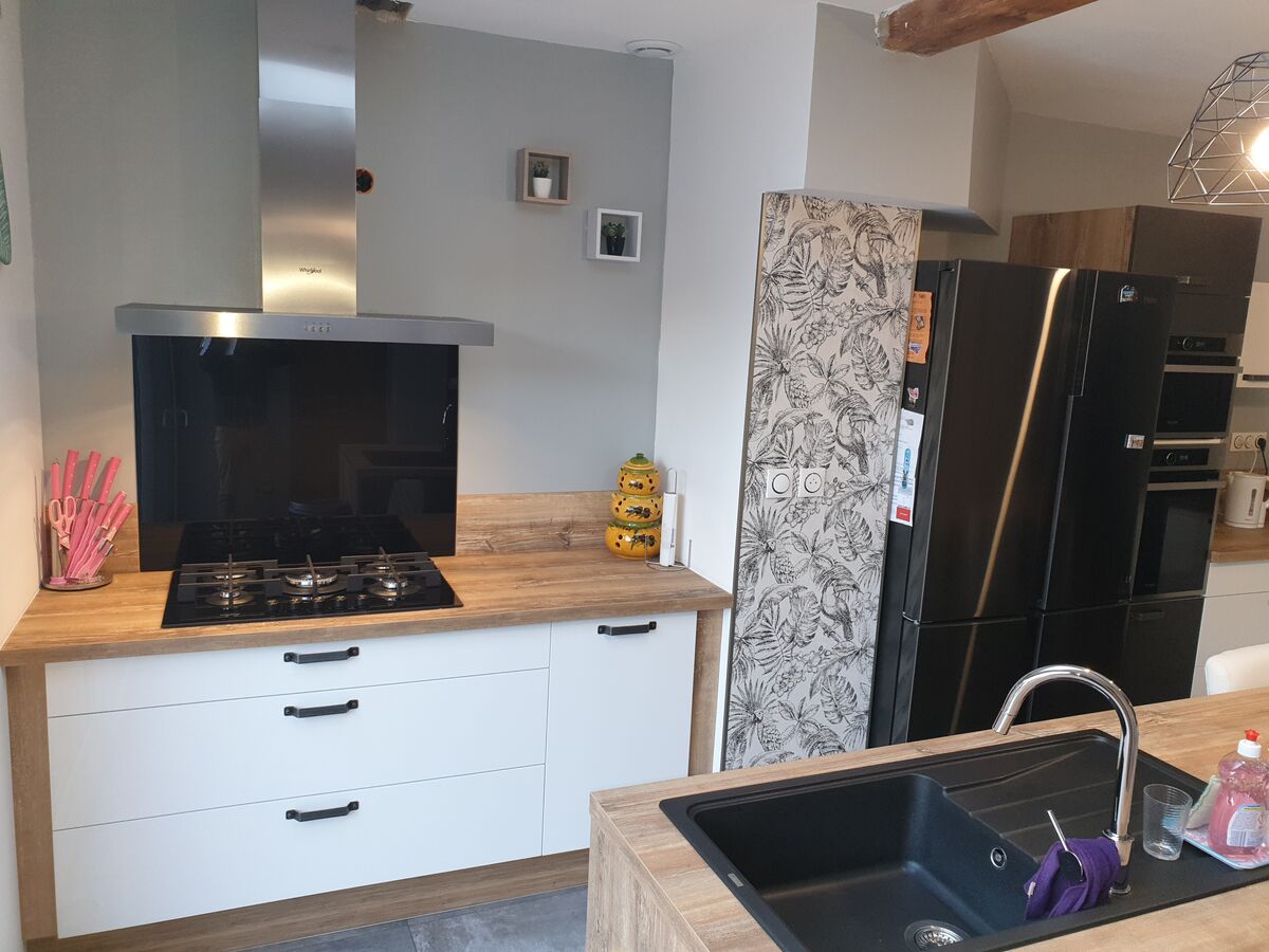 Cuisine équipée sur mesure VISTA Métal Brossé & PETILLA Blanc Brillant