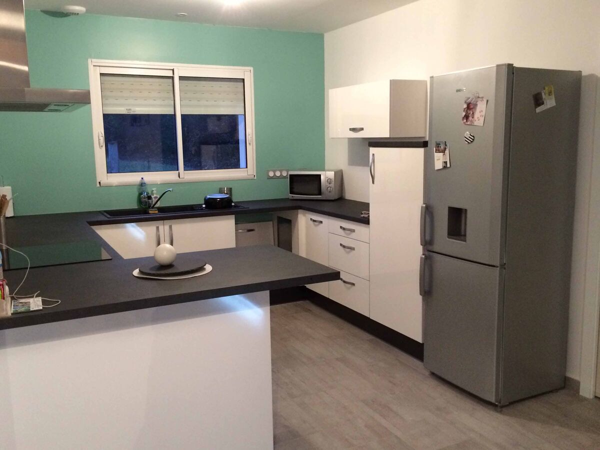 Rénovation cuisine sur mesure Petilla Blanc brillant