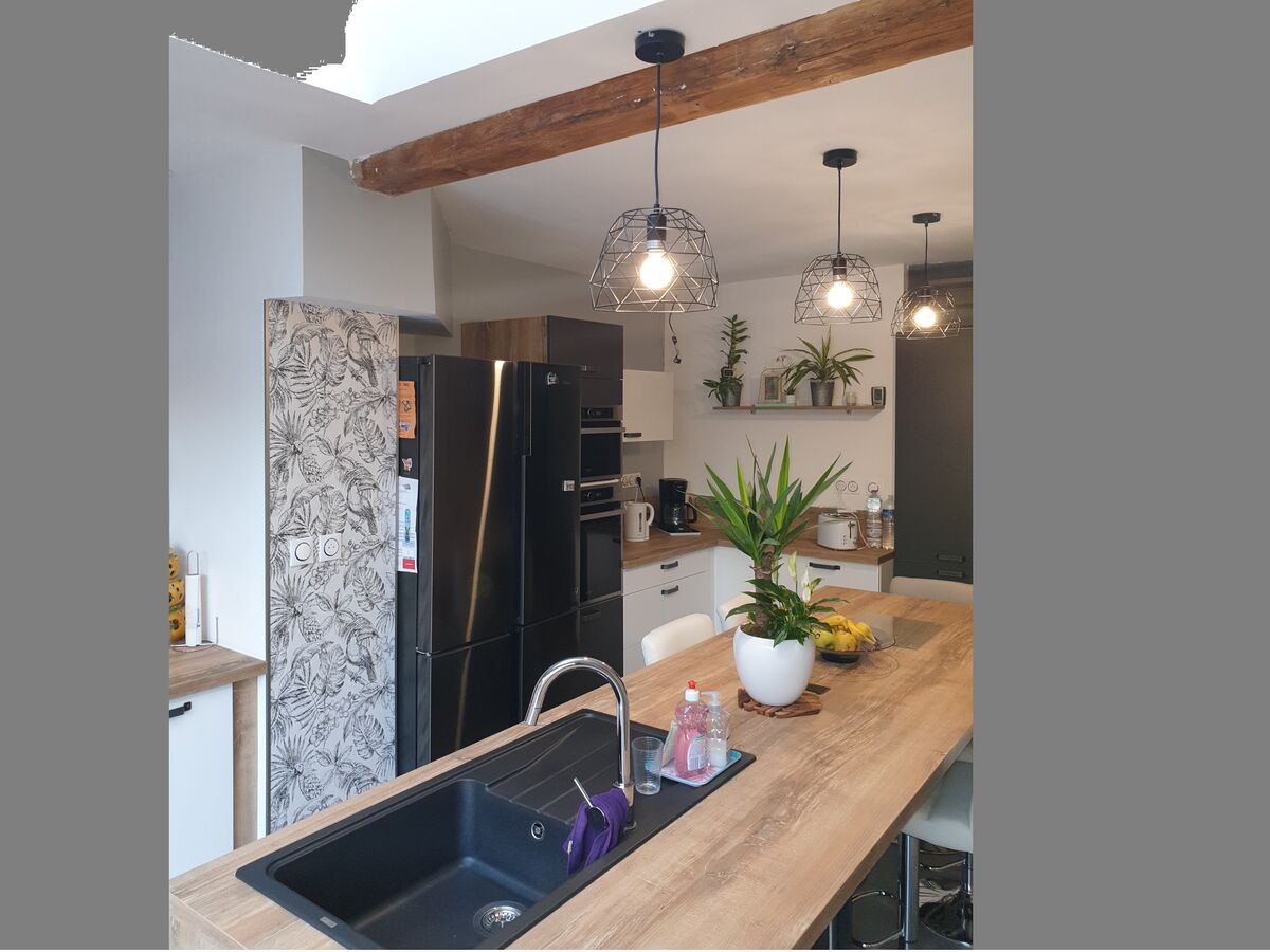 Rénovation cuisine équipée sur mesure VISTA Métal Brossé & PETILLA Blanc Brillant