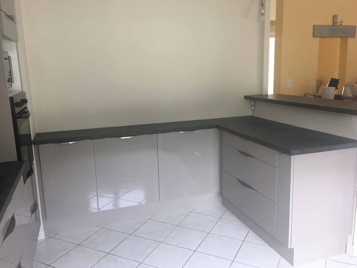 Rénovation cuisine équipée sur mesure Pétilla Grège Majestic Brillant