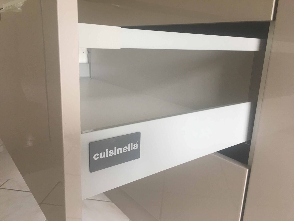 Cuisine avant-après sur mesure Pétilla Grège Majestic Brillant