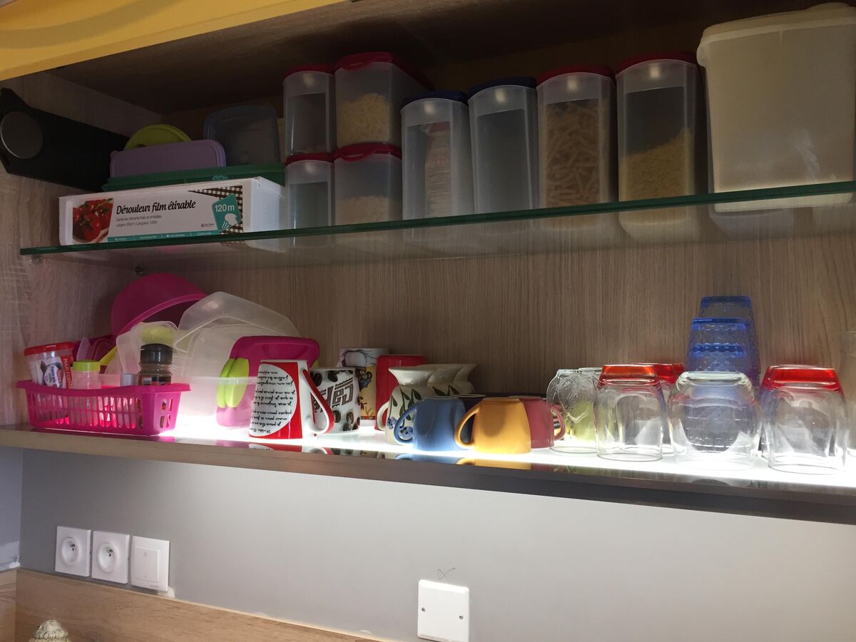 Cuisine avant-après sur mesure Light Blanc Brillant et Color Laqué Jaune Incas