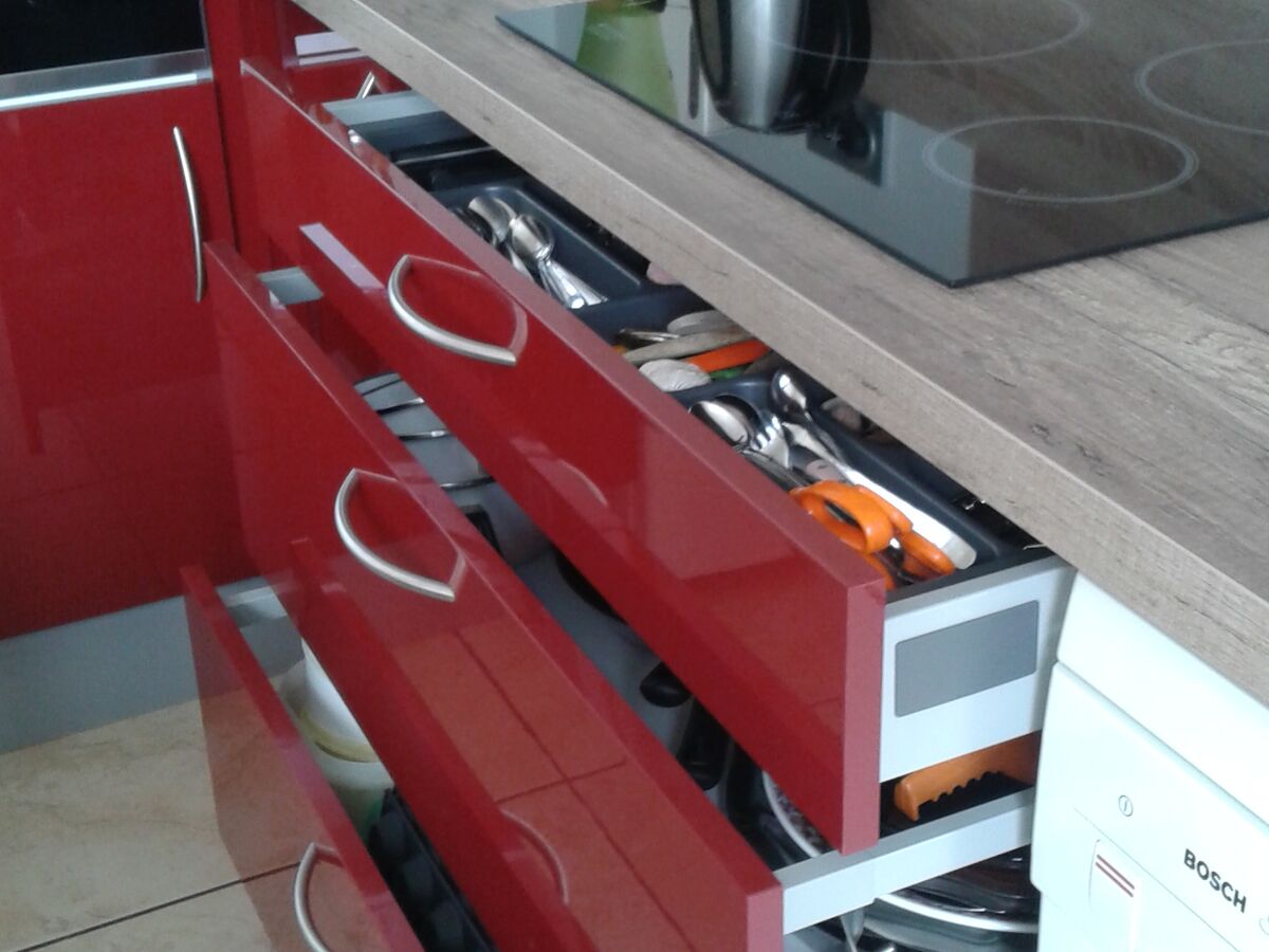 Cuisine avant-après sur mesure Light + Rouge Majestic Brillant