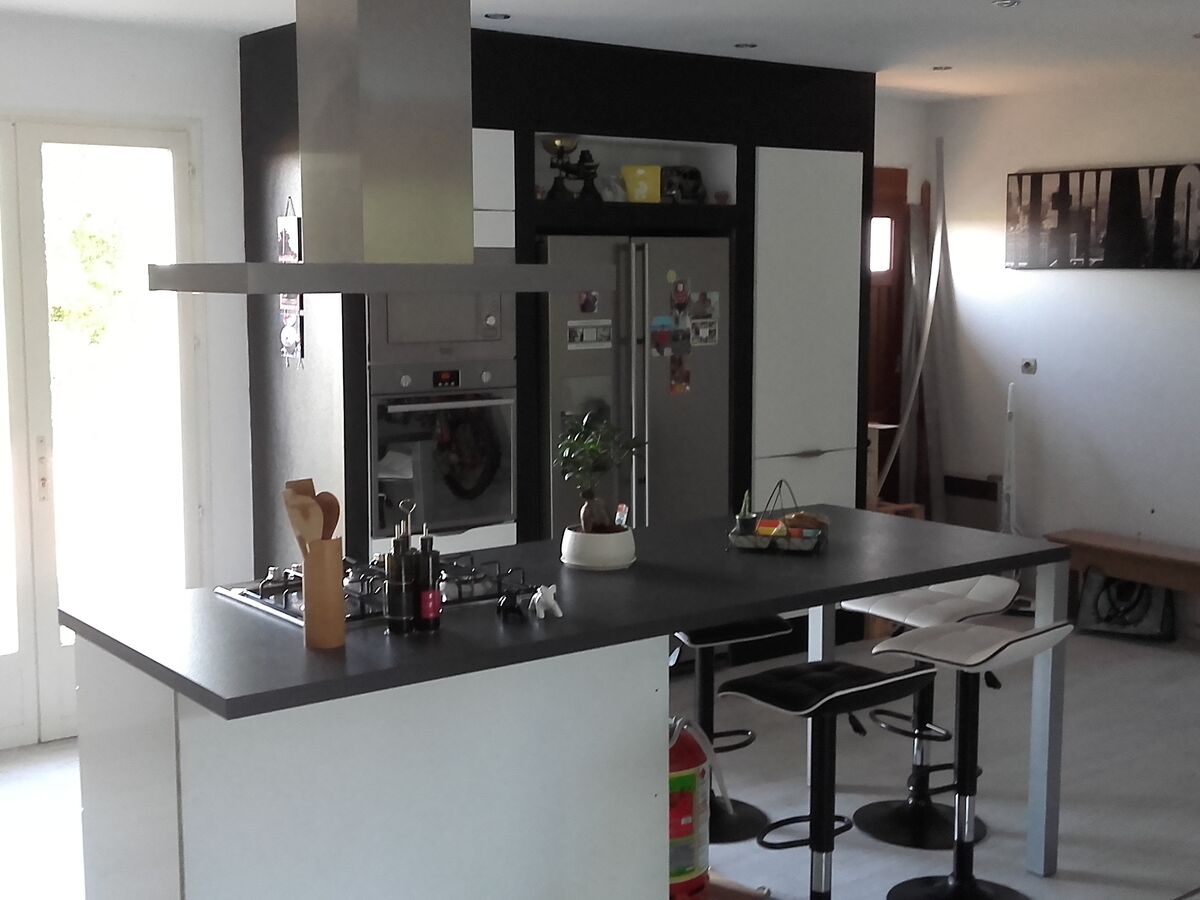 Rénovation cuisine sur mesure Petilla Blanc brillant