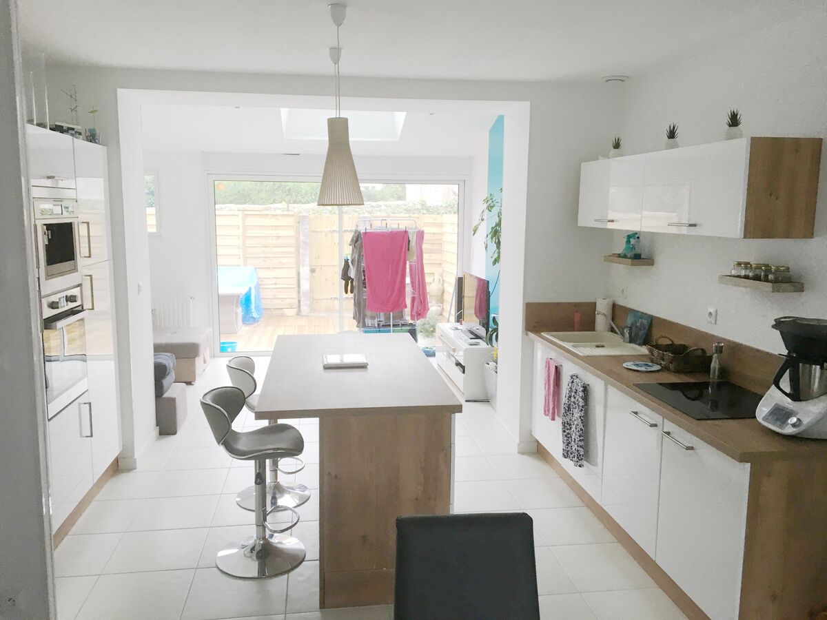 Rénovation cuisine équipée sur mesure Petilla Blanc Brillant