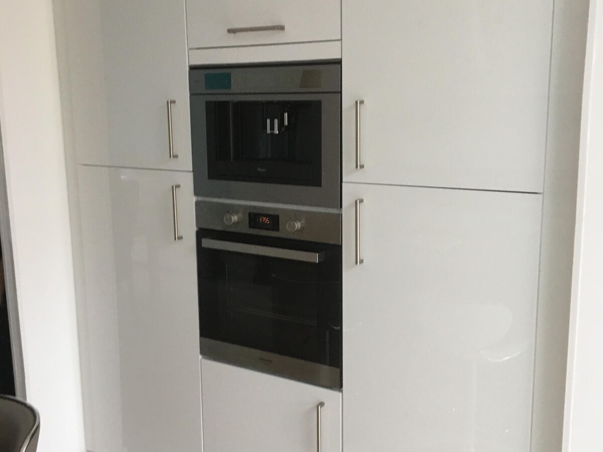 Cuisine avant-après sur mesure Petilla Blanc Brillant