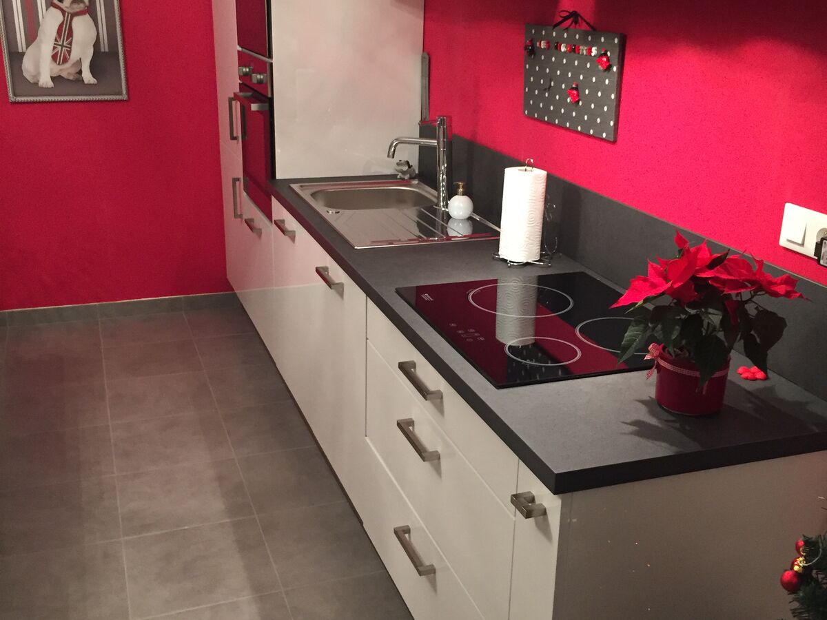 Cuisine avant-après sur mesure Petilla Blanc brillant