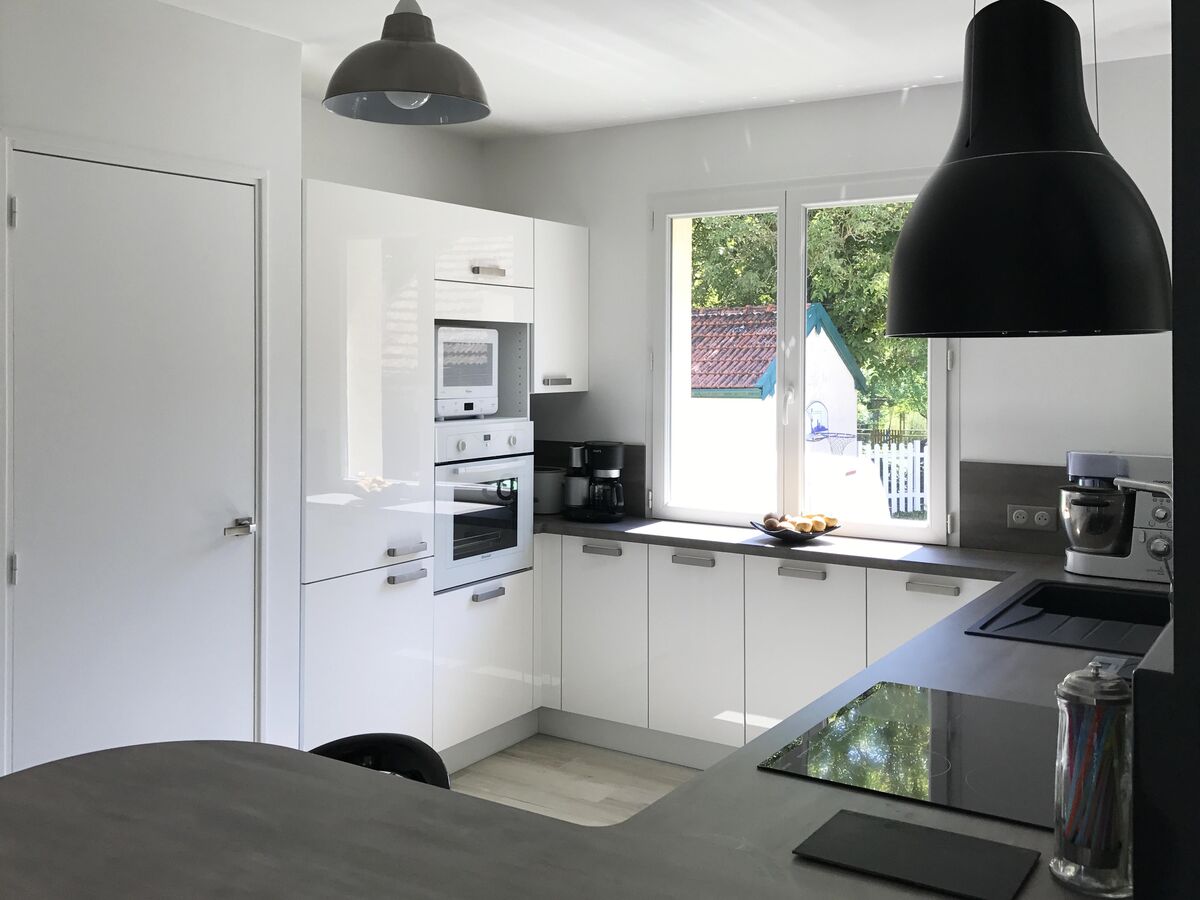 Rénovation cuisine sur mesure Petilla Blanc brillant