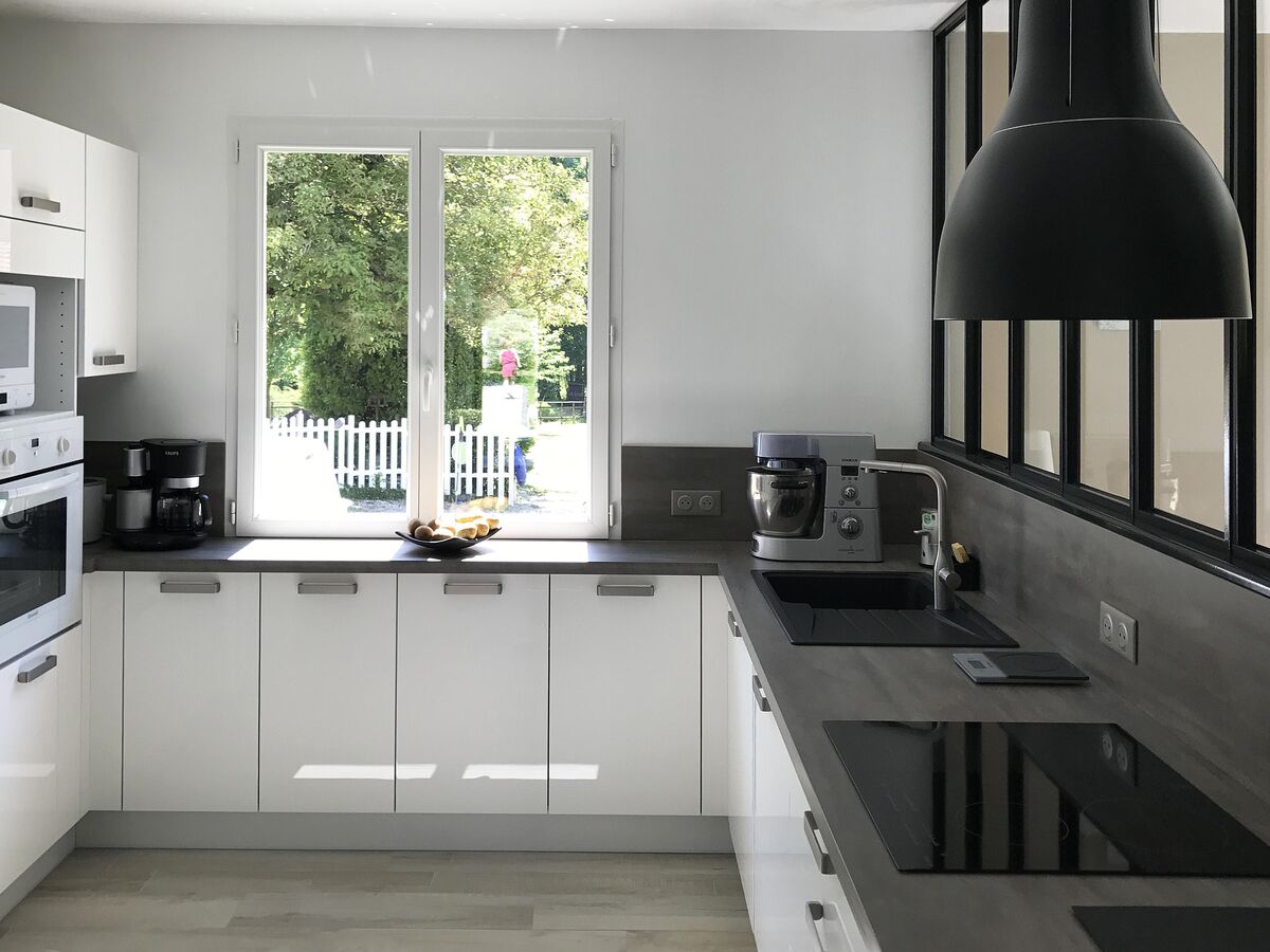 Cuisine avant-après sur mesure Petilla Blanc brillant