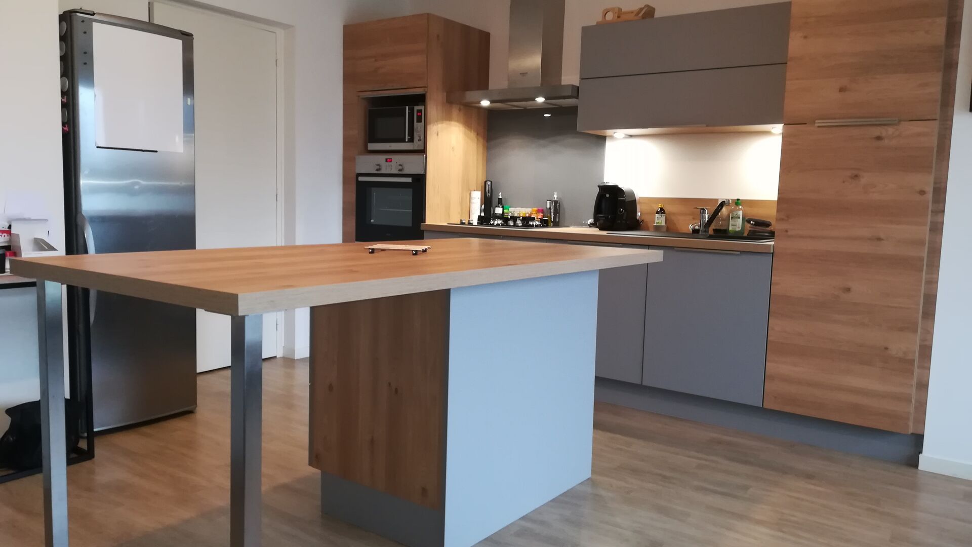 Cuisine équipée Trend Gris Minéral et Chêne Honey