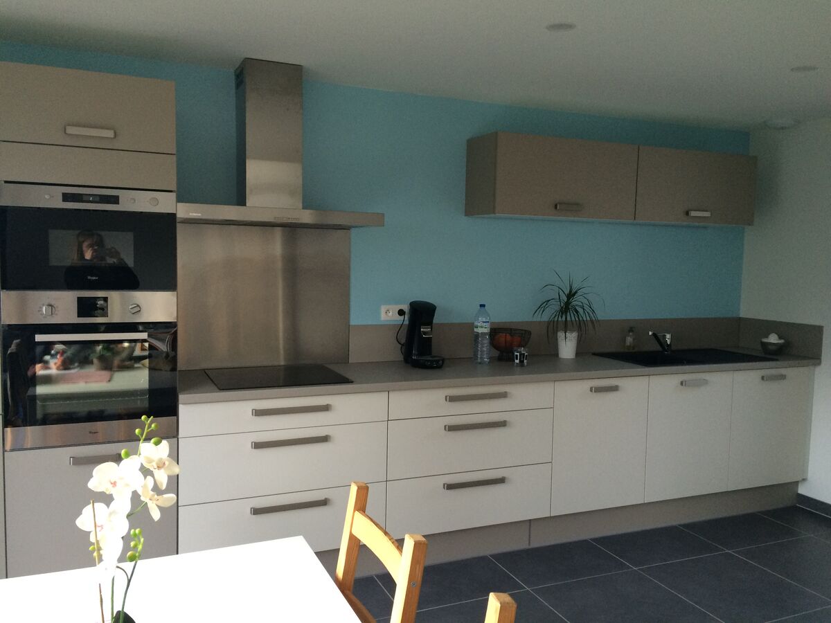 Cuisine équipée sur mesure Vega Prem'S Blanc et Vega Prem'S Gris minéral