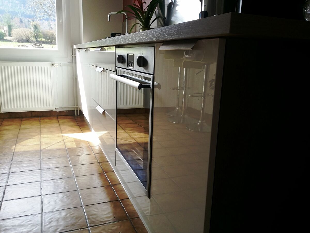 Cuisine avant-après sur mesure Petilla Blanc brillant