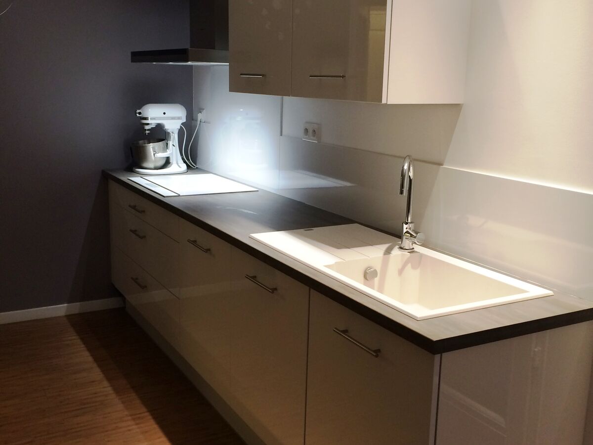 Rénovation cuisine sur mesure Petilla Blanc brillant