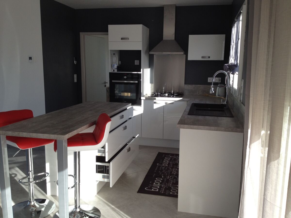 Rénovation cuisine sur mesure Petilla Blanc brillant