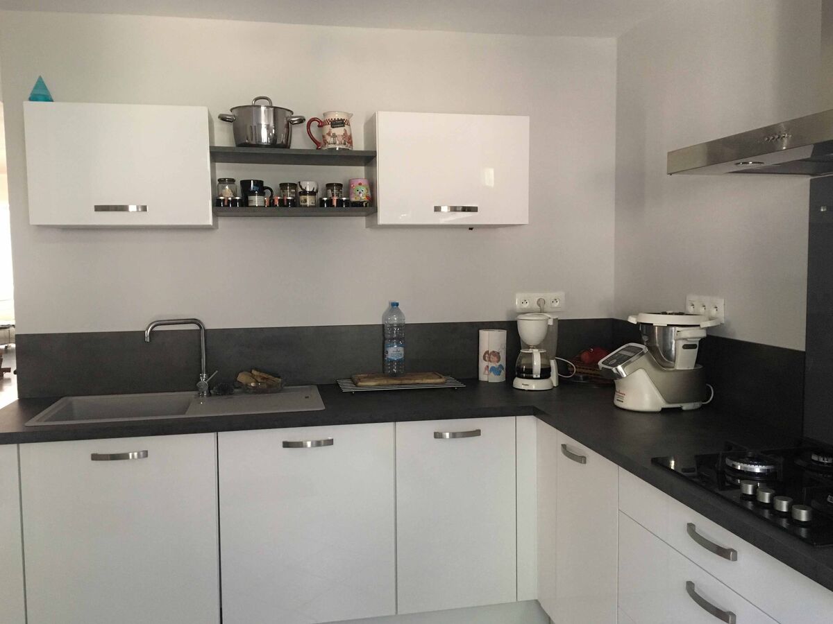 Rénovation cuisine sur mesure Petilla Blanc brillant