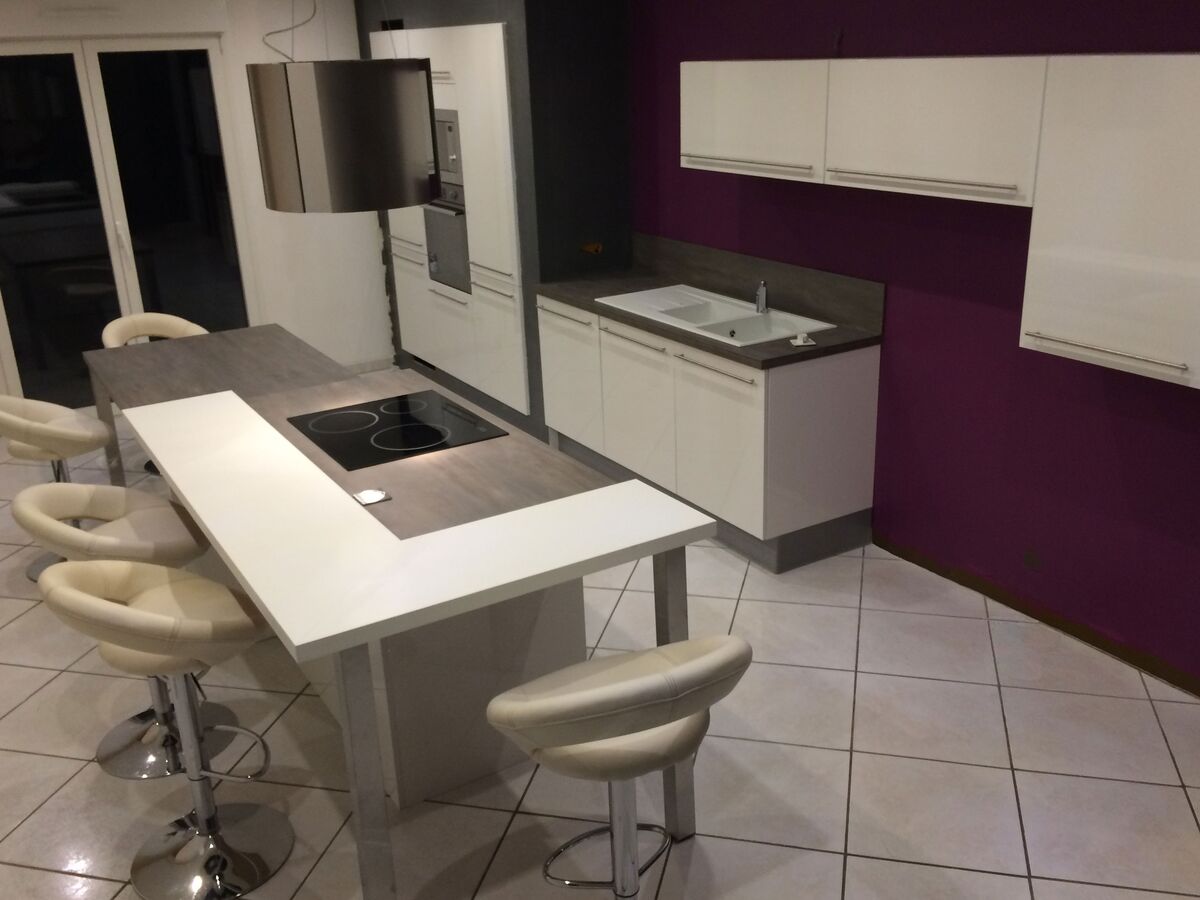 Rénovation cuisine sur mesure Petilla Blanc brillant