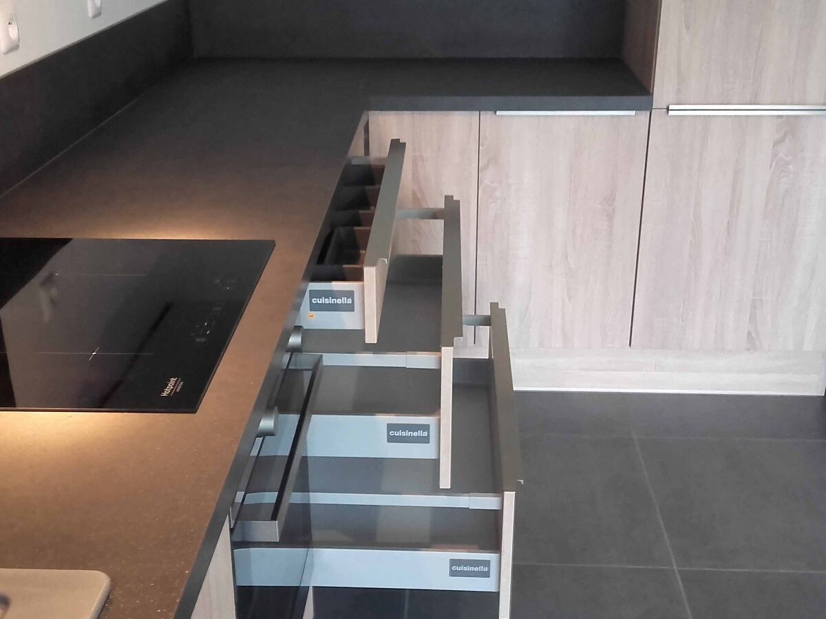 Cuisine avant-après sur mesure Vega + Chêne timber