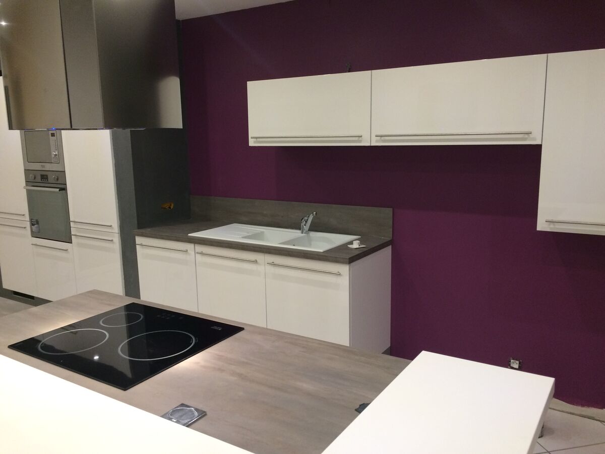 Cuisine avant-après sur mesure Petilla Blanc brillant