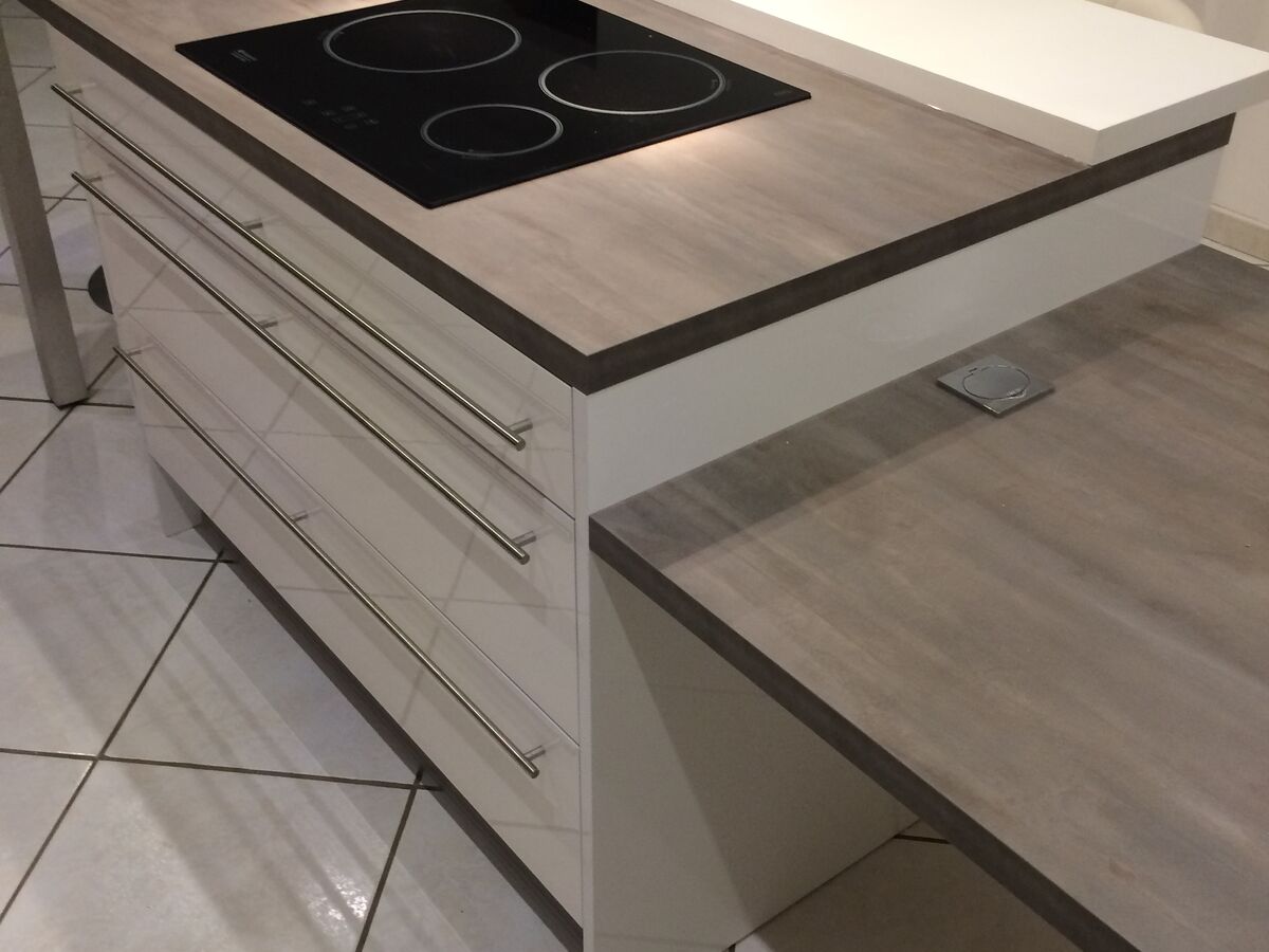 Cuisine avant-après sur mesure Petilla Blanc brillant