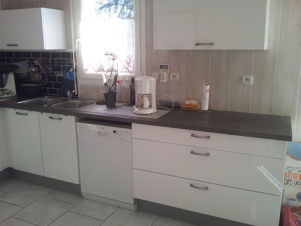 Cuisine avant-après sur mesure Petilla Blanc brillant