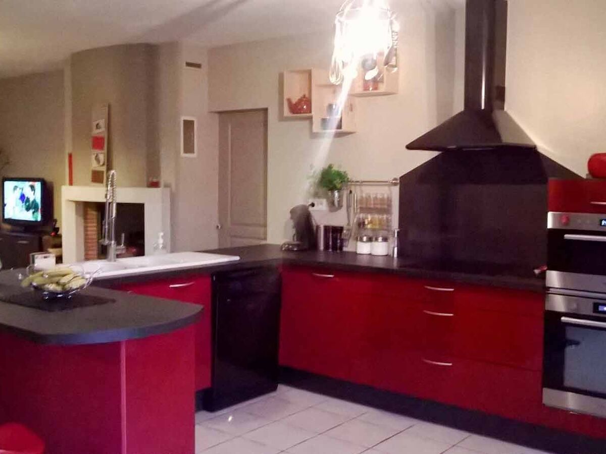 Cuisine équipée sur mesure Light + Rouge Majestic Brillant