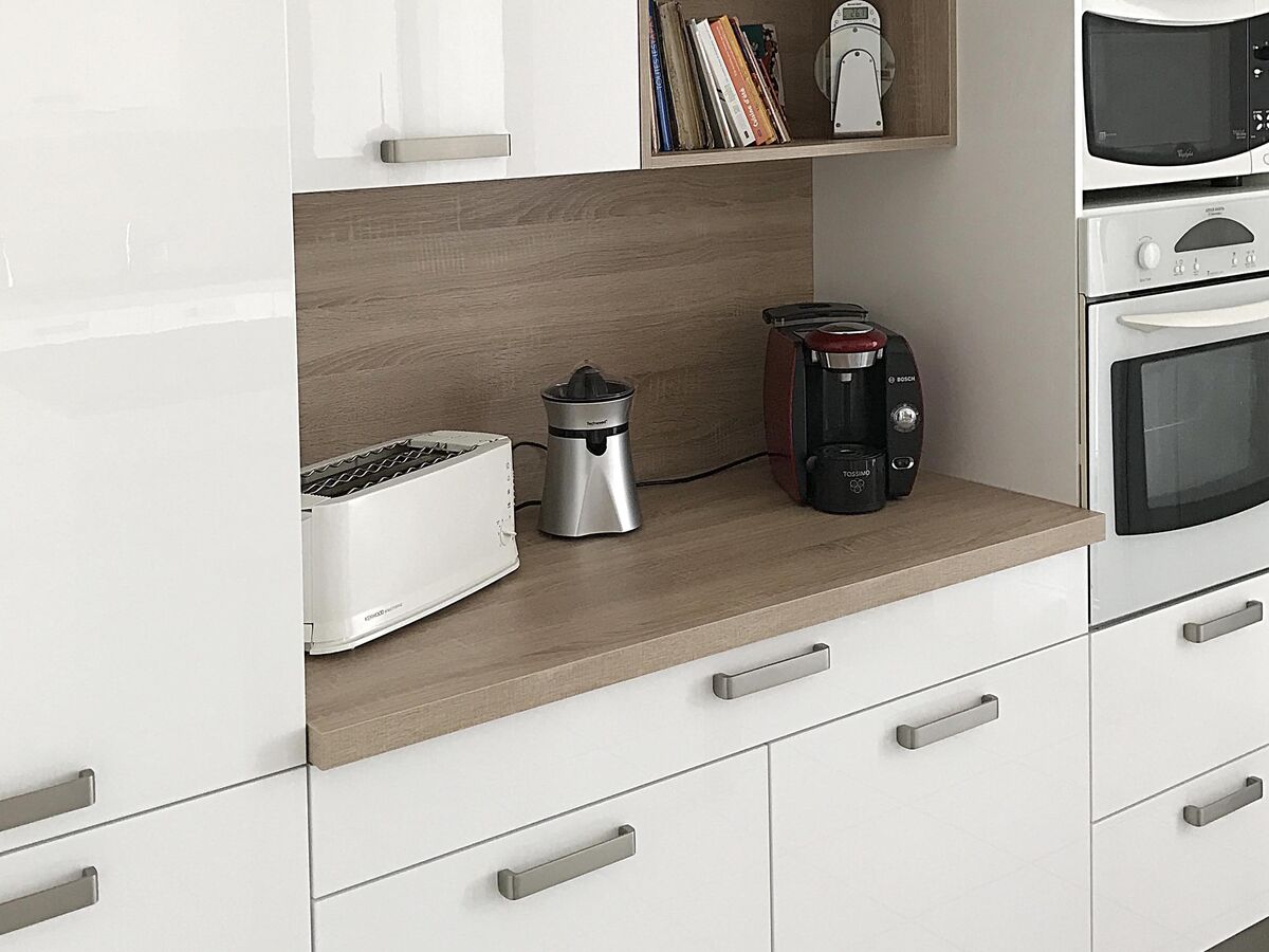 Cuisine avant-après sur mesure Petilla Blanc brillant