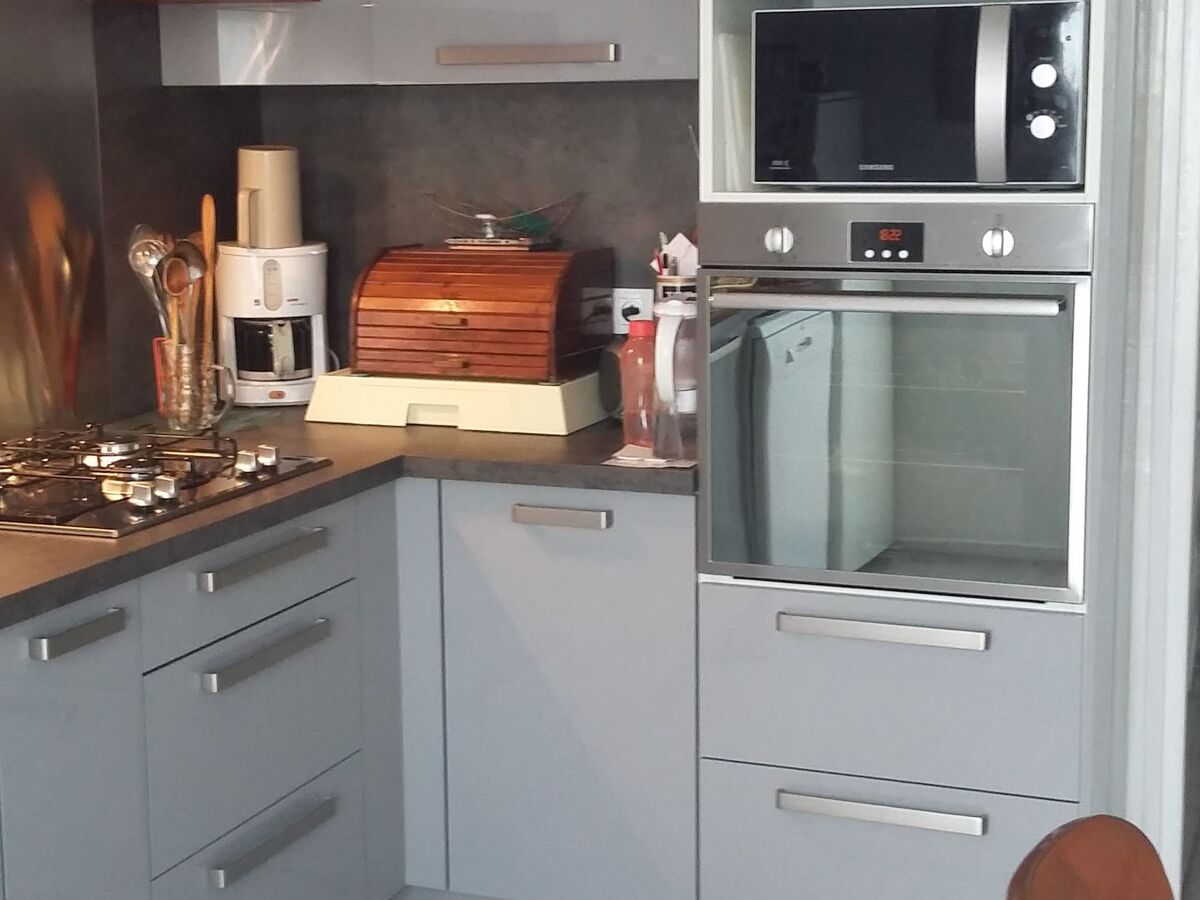 Cuisine équipée sur mesure Trend + Gris minéral et Trend + Cranberry